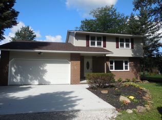 9846 Island Rd, Grafton, OH 44044