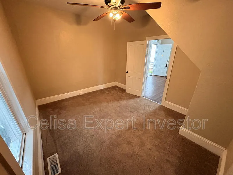 2 bed, 1.0 bath, 775 sqft, $1,050 — Photo 4