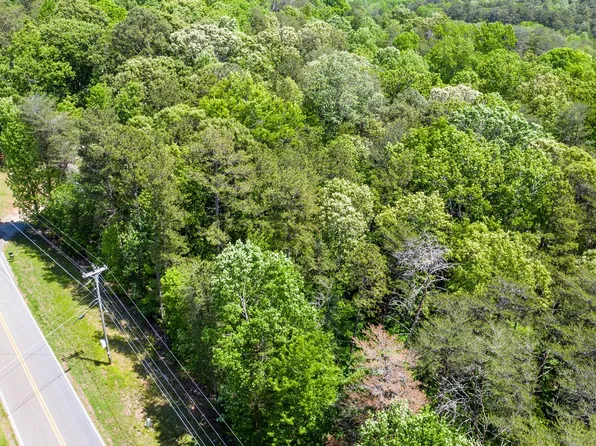 350 Country Club Trl, Toccoa, GA 30577