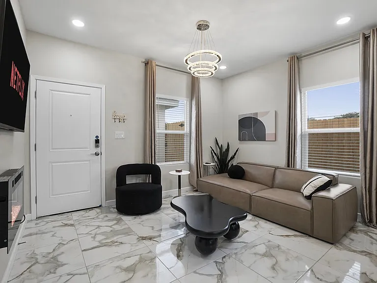 505 N Emerald Ave #4 — Photo 1