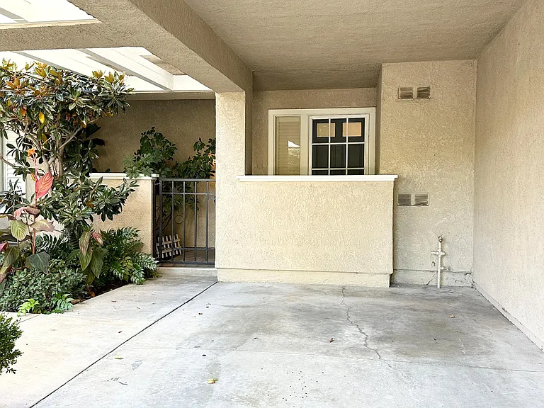 166 Stanford Ct — Photo 4