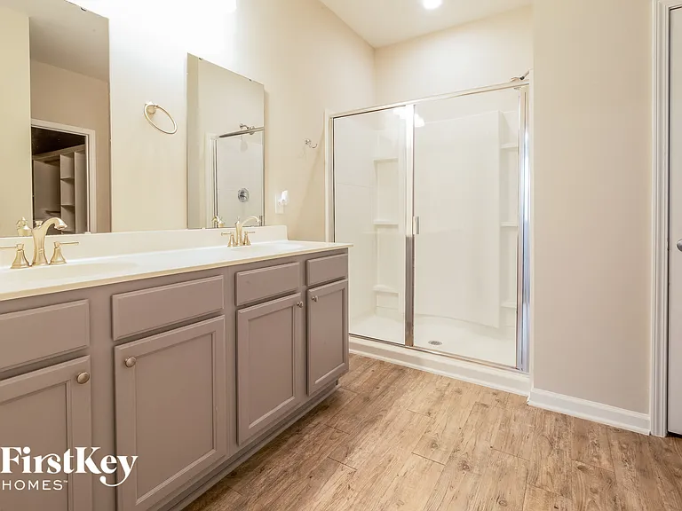 510 Wayton Cir — Photo 10