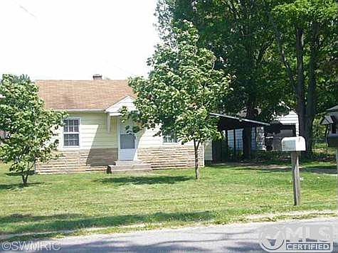 2nd image of 1096 Center St