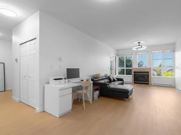 7300 Gilbert Rd #202, Richmond, BC V7C 3W2