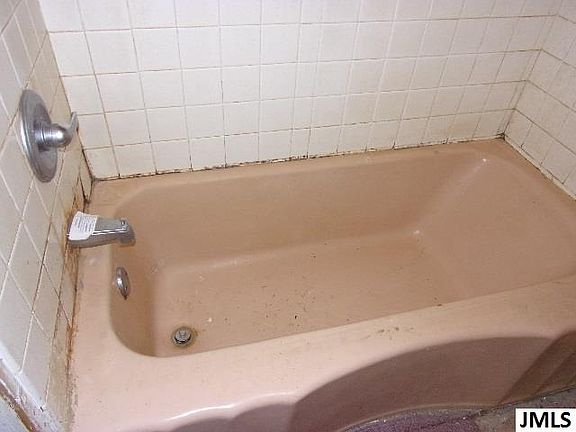 3rd image of 1228 Highland Blvd