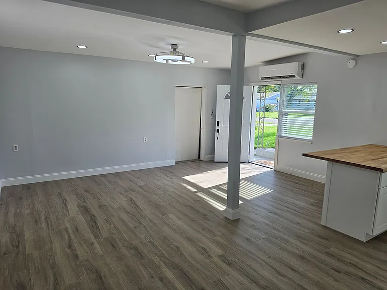 1004 Catherine St — Photo 3