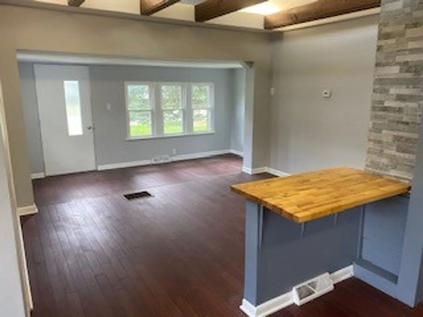 Updated 2 bedroom 2 bath house in Lockport — Photo 4