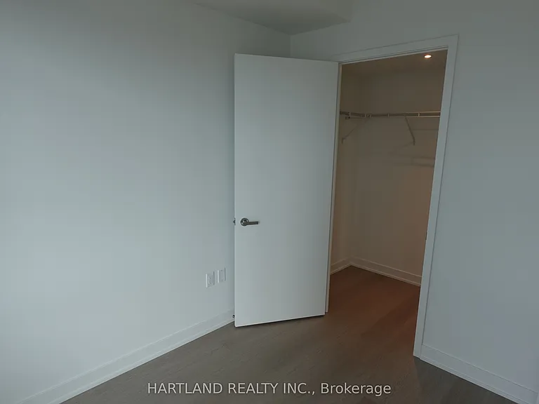 448 Burnhamthorpe Rd W #1801 — Photo 8