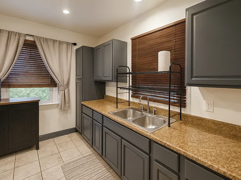 950 Knoll Dr — Photo 7