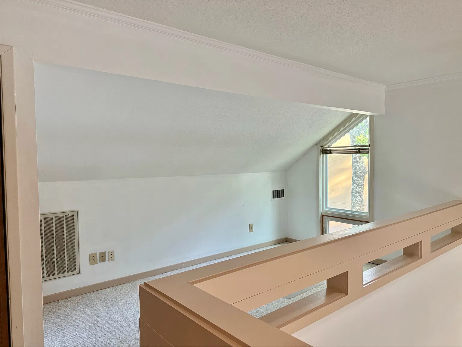 1410 Harbourside Dr — Photo 2