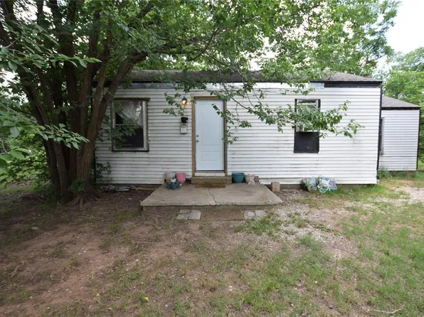 220 NE 1st St, Moore, OK 73160