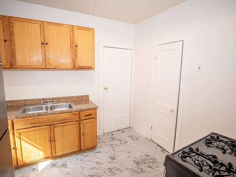 14015 Idarose Ave — Photo 2