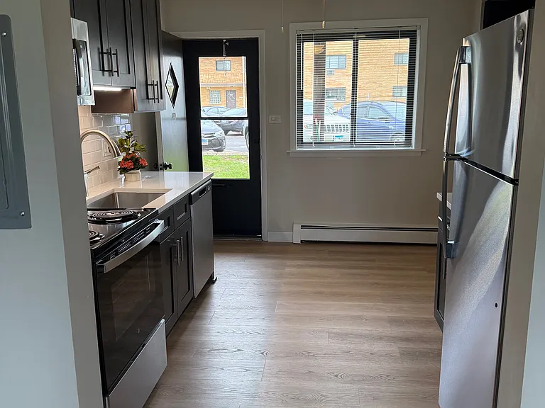Park Lane Apartments — Photo 14