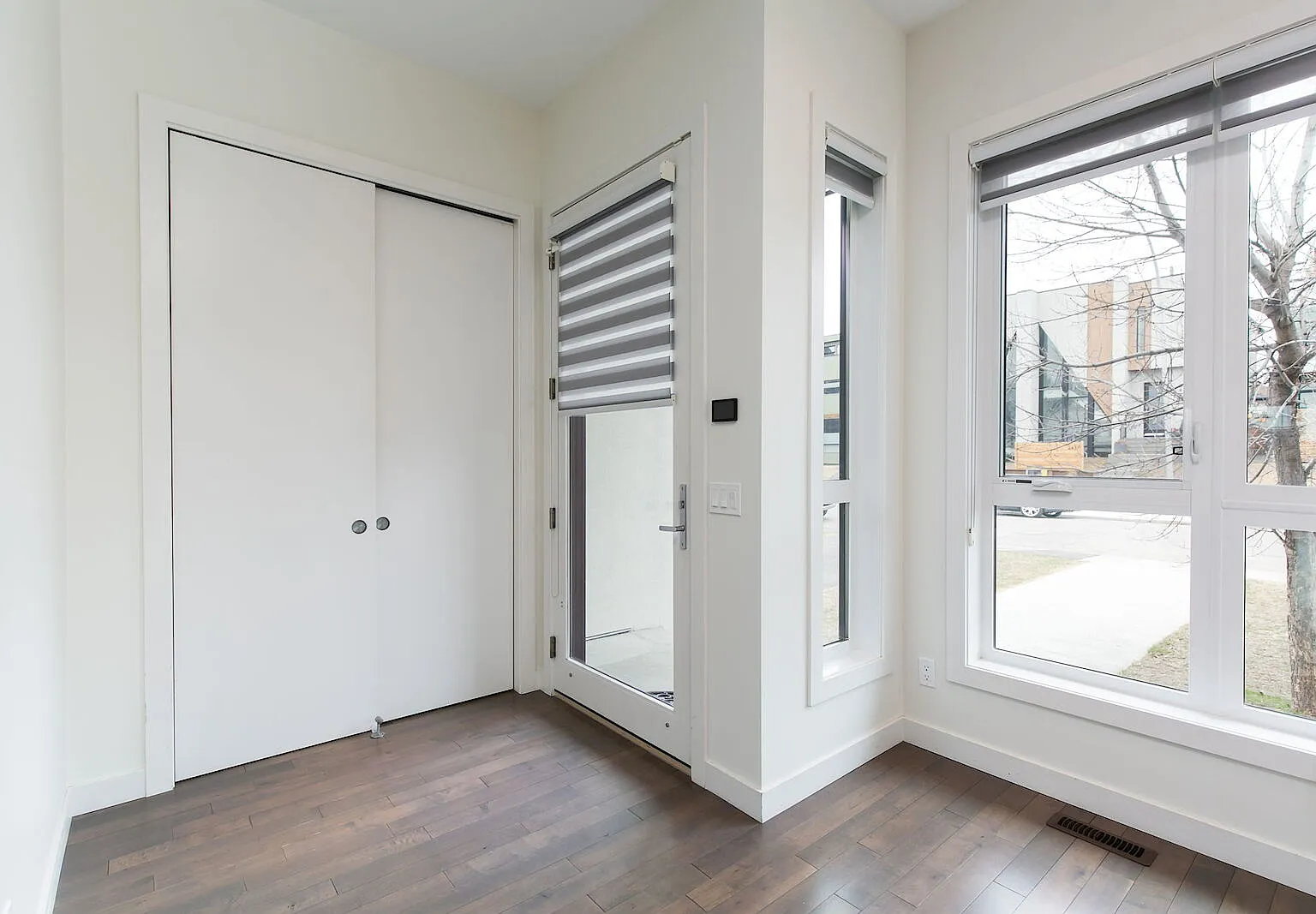 4 Bedroom Fully Loaded Modern Duplex in Glengarry! CIP176 — Photo 4