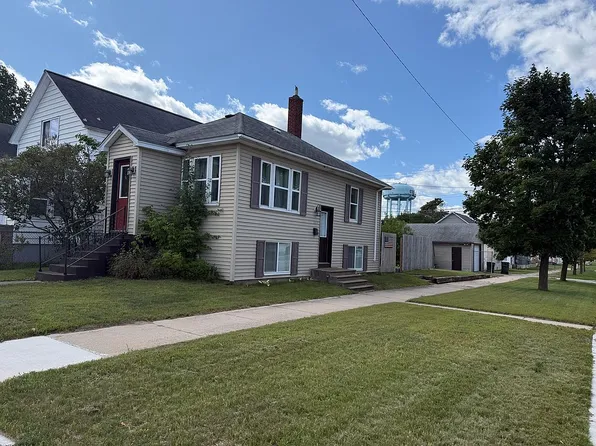 227 N 19th St, Escanaba, MI 49829