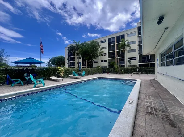 220 SW 9th Ave APT 209, Hallandale, FL 33009