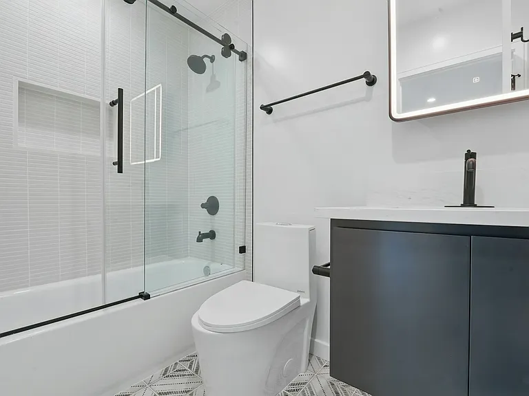 8234 Blackburn Ave #1/2 — Photo 7