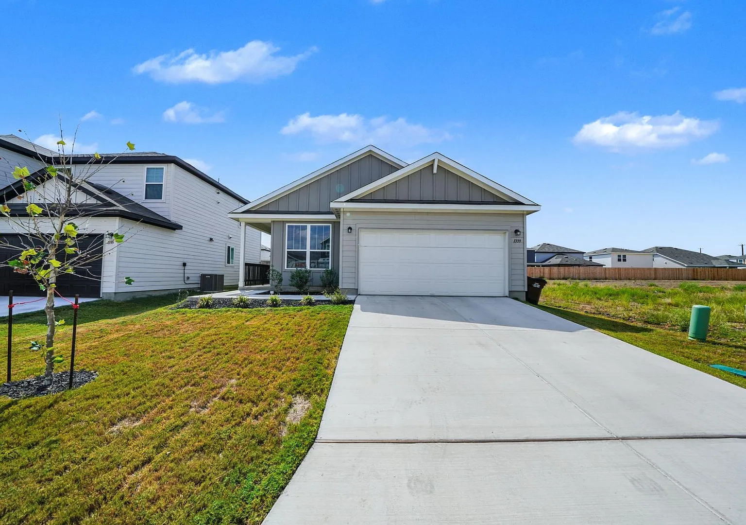 Beautifully Maintained Single-Story Home in Vista Real - Realtor Commission: $500 — Photo 2
