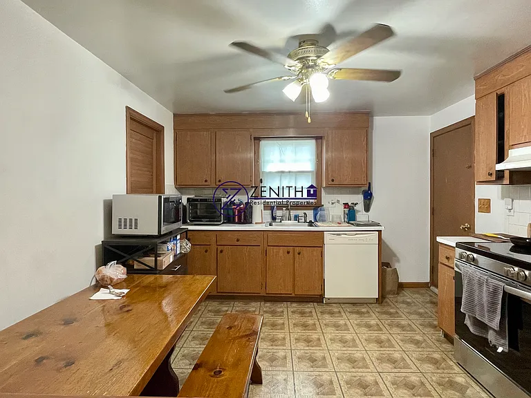 94 Walnut St #1 — Photo 7