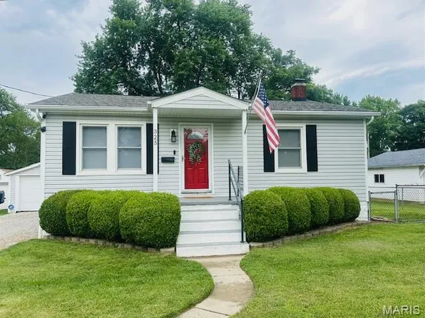 325 S 52nd St, Belleville, IL 62226