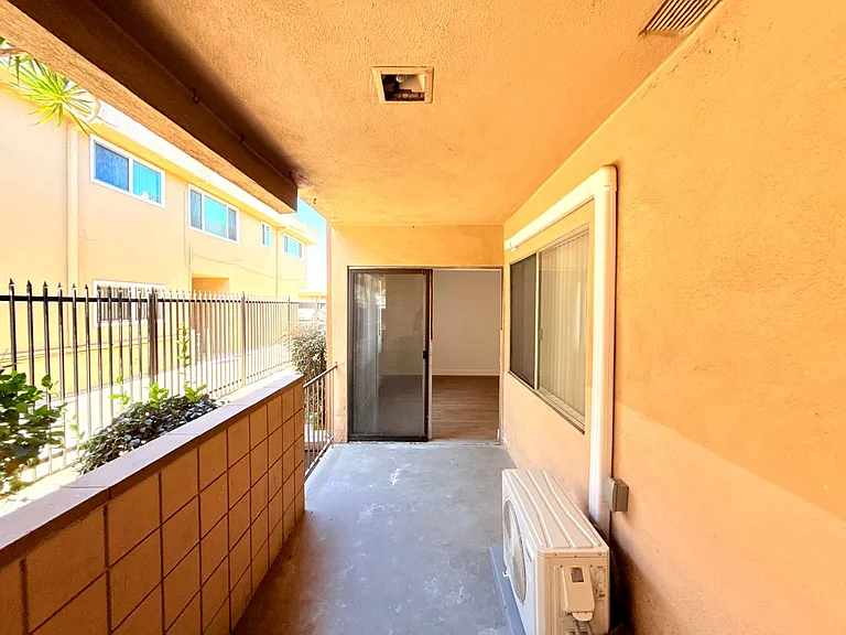 853 W Beach Avenue — Photo 5