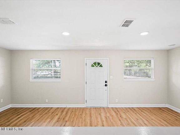 5th image of 10548 AIRPORT TERRACE Drive