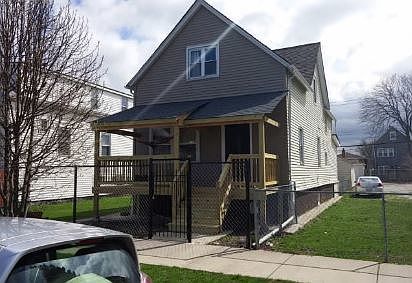 2nd image of 2127 W 50th Pl