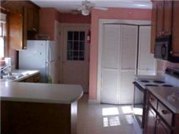 3rd image of 103 Windsor Oaks Ct