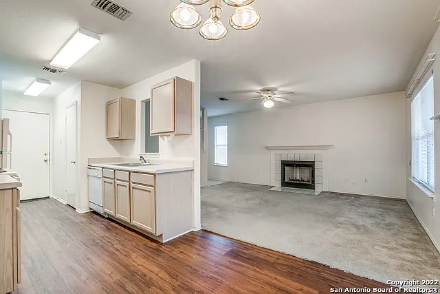 3 bed, 2.5 bath, 1348 sqft, $1,700 — Photo 4
