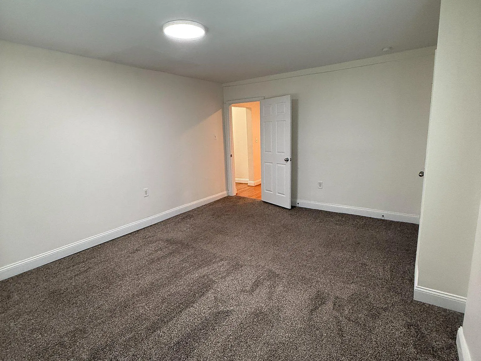 2 bed, 1.0 bath, 1192 sqft, $2,100 — Photo 4