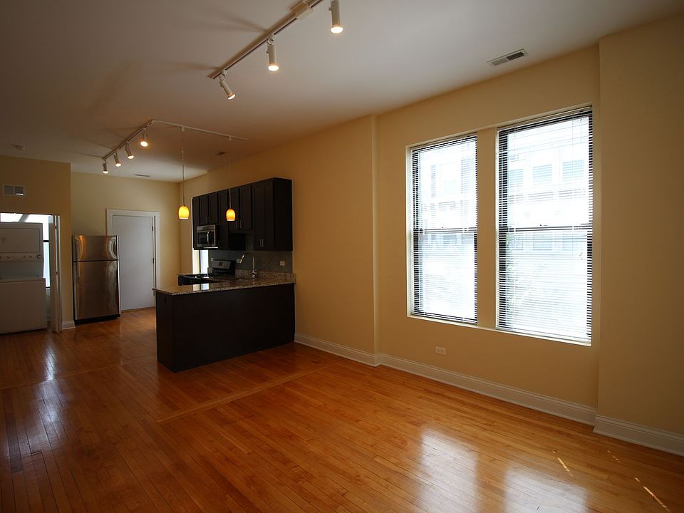 1st image of 2159 W Belle Plaine Ave #3S