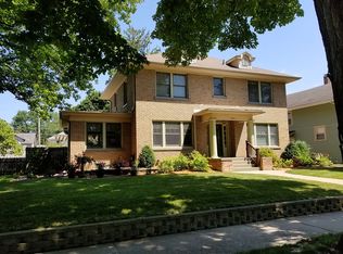 2615 15th Ave, Moline, IL 61265