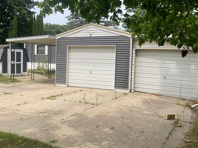 103 E Herriman Ave — Photo 6