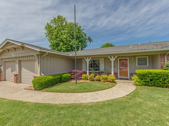 Front door & walkway 