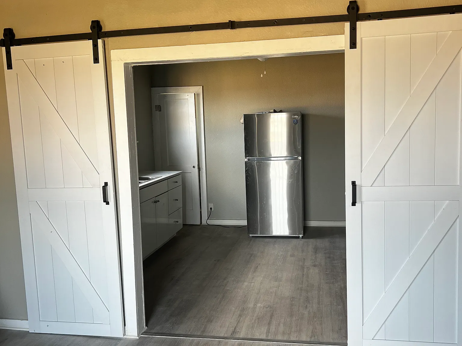 2 bed, 700 sqft, $950 — Photo 2