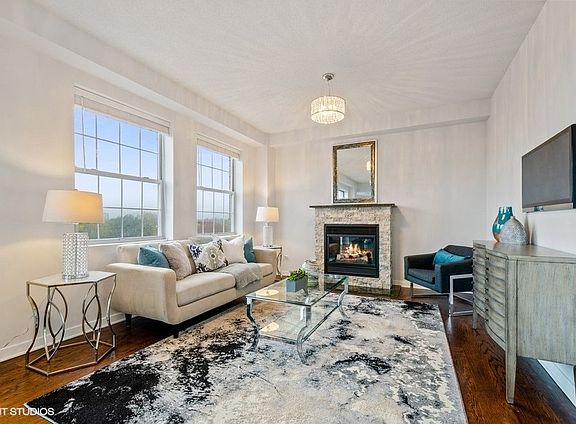 3rd image of 5978 N Lincoln Ave APT 5C