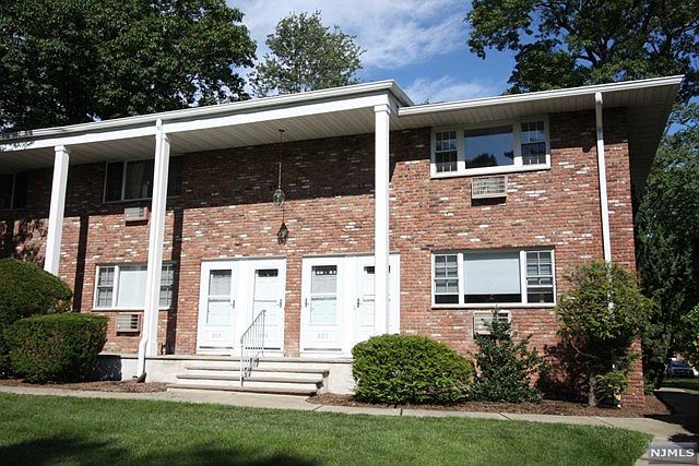 1st image of 806 Washington Dr