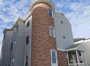 58 Providence St APT 3, Worcester, MA 01604