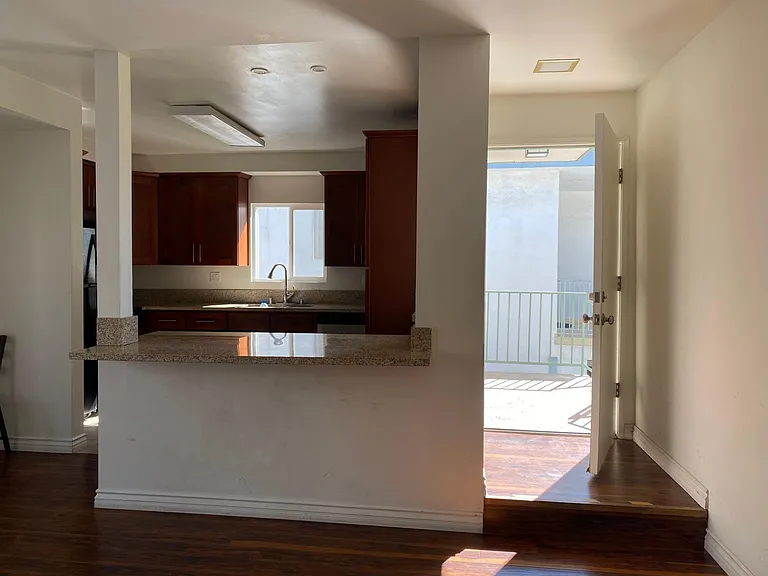 1228 S Saltair Ave #9 — Photo 5