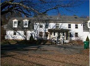 2nd image of 980 Main St