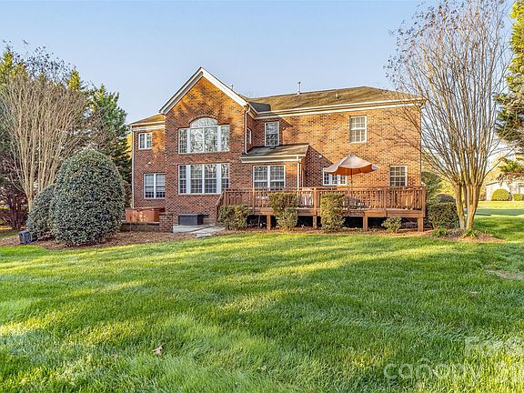 4th image of 2905 Blackburn Dr