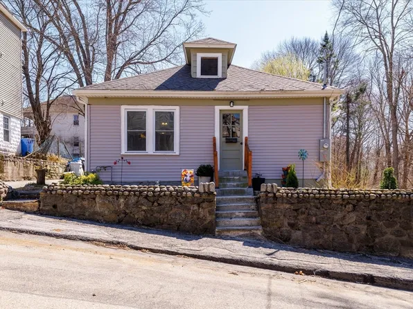 20 Hill St, Webster, MA 01570