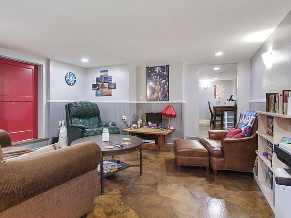 2nd image of 4800 Camp St #101