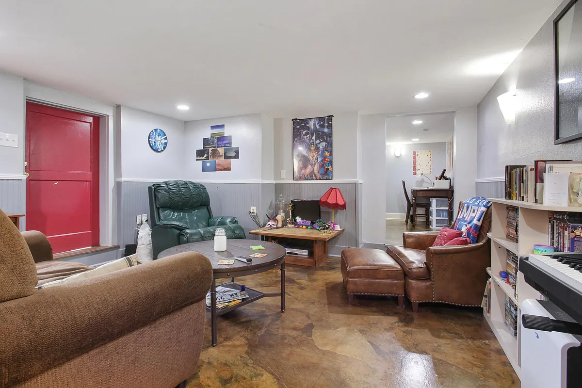 Building Photo - 4800 Camp St #101
