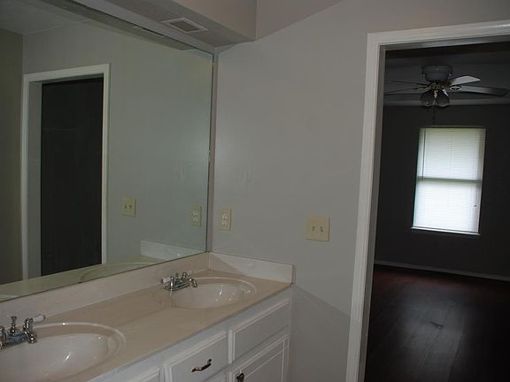 5th image of 11100 NW 110th St