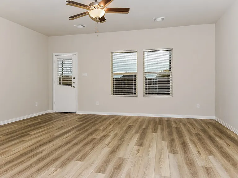 1212 Green Timber Dr — Photo 4