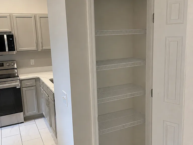 703 Charles Ct S — Photo 16