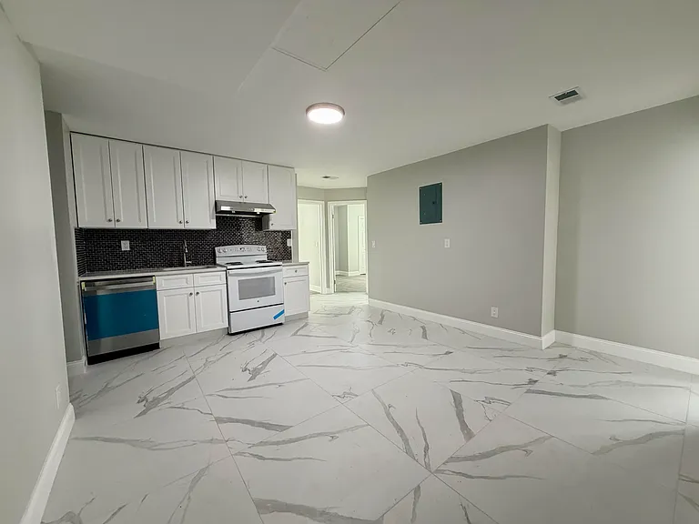 341 Grosvenor Ave #2 — Photo 5