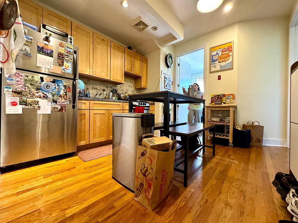 1st image of 654 Park Pl #3RF