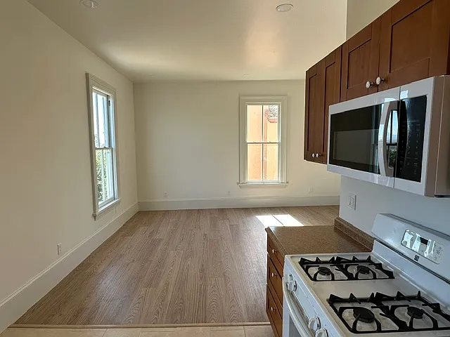 725 Capitol St #A — Photo 4